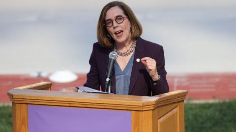 La gobernadora de Oregon Kate Brown.