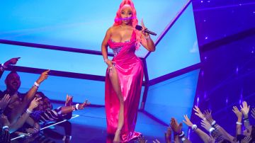 Nicki Minaj presentó el premio Artista del Año en el escenario de los MTV VMA 2022 en el Prudential Center el 28 de agosto de 2022 en Newark, Nueva Jersey.