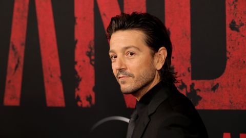 Diego Luna en el lanzamiento especial de los anfitriones de Disney+ de la nueva serie "Andor".