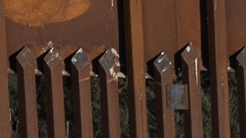 Cientos de migrantes están siendo detenidos por CBP en Arizona.