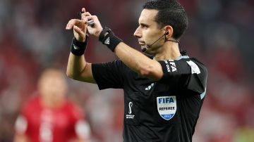 César Ramos, árbitro mexicano en el Mundial Qatar 2022.