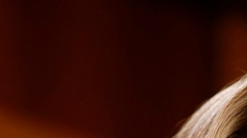 La senadora demócrata Kyrsten Sinema y el republicano Thom Tillis.