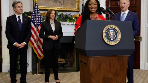 Cherelle Griner (de rojo) celebró el retorno de su esposa Brittany.