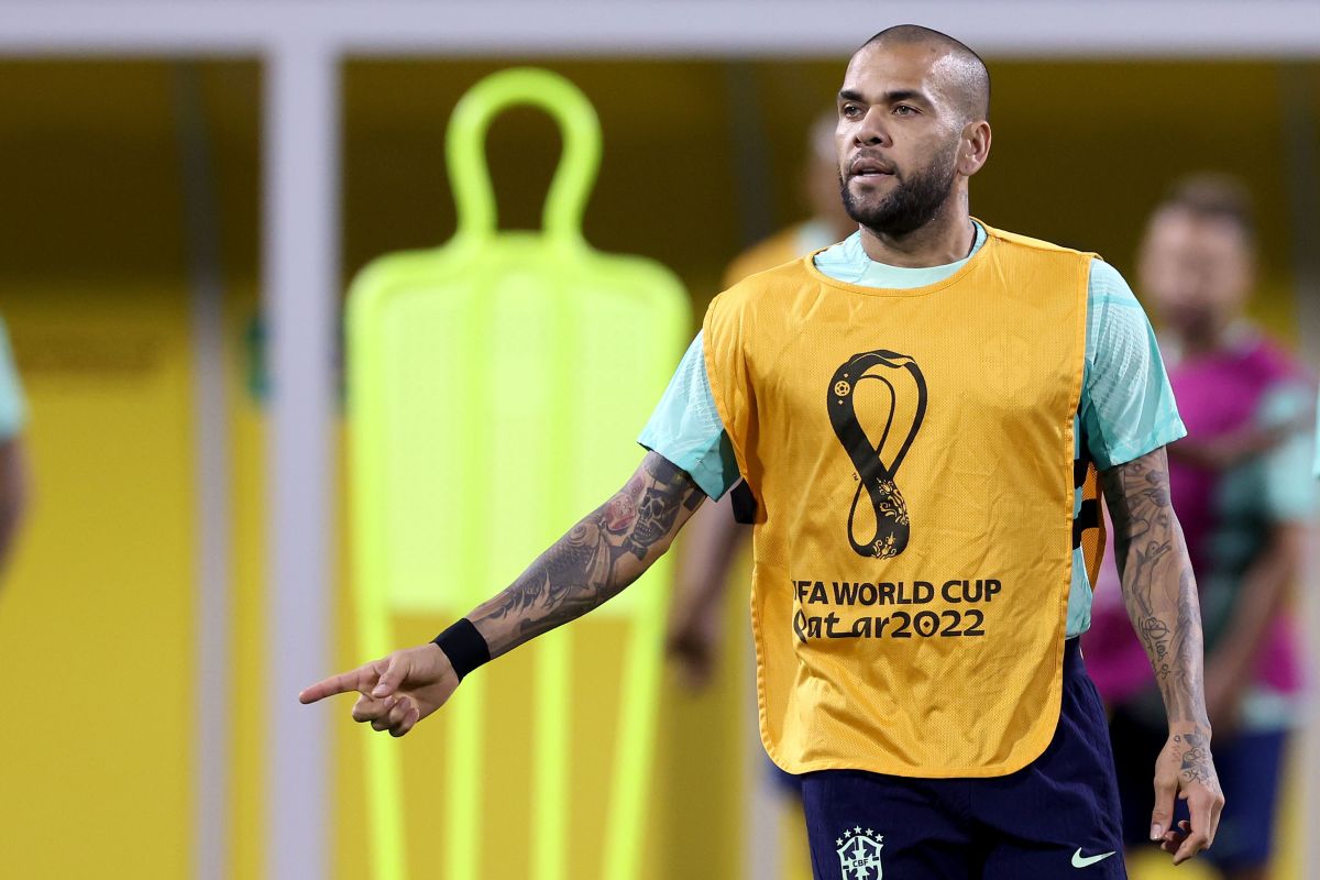 Dani Alves durante un entrenamiento de Brasil en Qatar 2022. 
