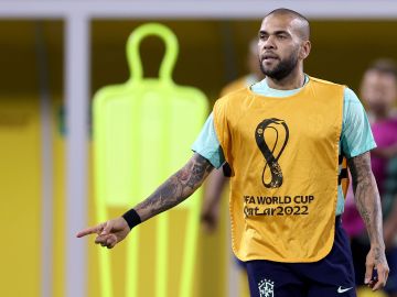 Dani Alves durante un entrenamiento de Brasil en Qatar 2022.