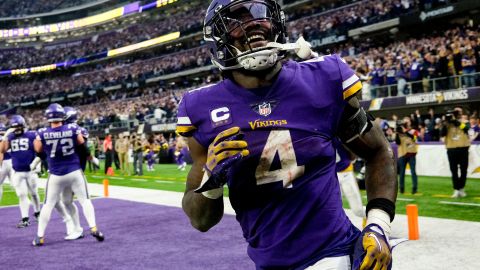 Dalvin Cook anotó en recepción de 64 yardas para el touchdown del empate de Vikings.