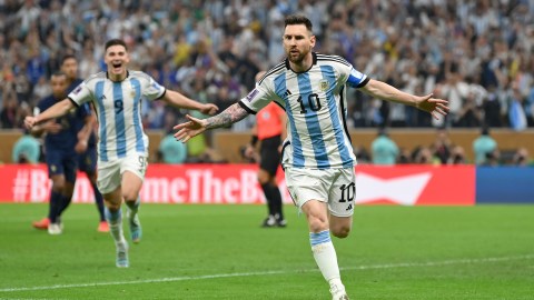 Lionel Messi celebra el primer gol de Argentina.