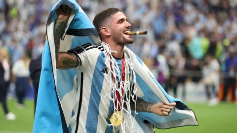 Rodrigo De Paul celebrando la Copa del Mundo en Qatar 2022.