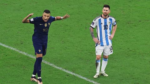 Mbappé y Messi se enfrentaron en la final del Mundial.