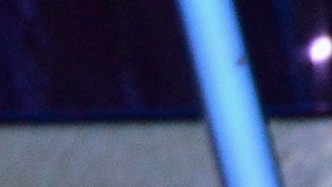 Criss de KISS habla en el escenario en la 29ª Ceremonia Anual de Inducción al Salón de la Fama del Rock and Roll