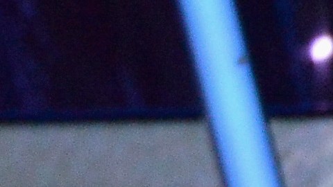 Criss de KISS habla en el escenario en la 29ª Ceremonia Anual de Inducción al Salón de la Fama del Rock and Roll