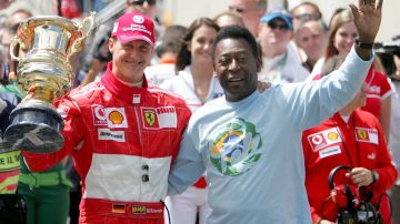 Pelé compartió con un gran número de personalidades entre ellas el legendario  Michael Schumacher.