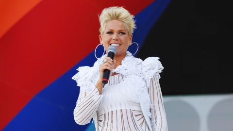 Xuxa Meneghel en un concierto en Brasil en 2006.