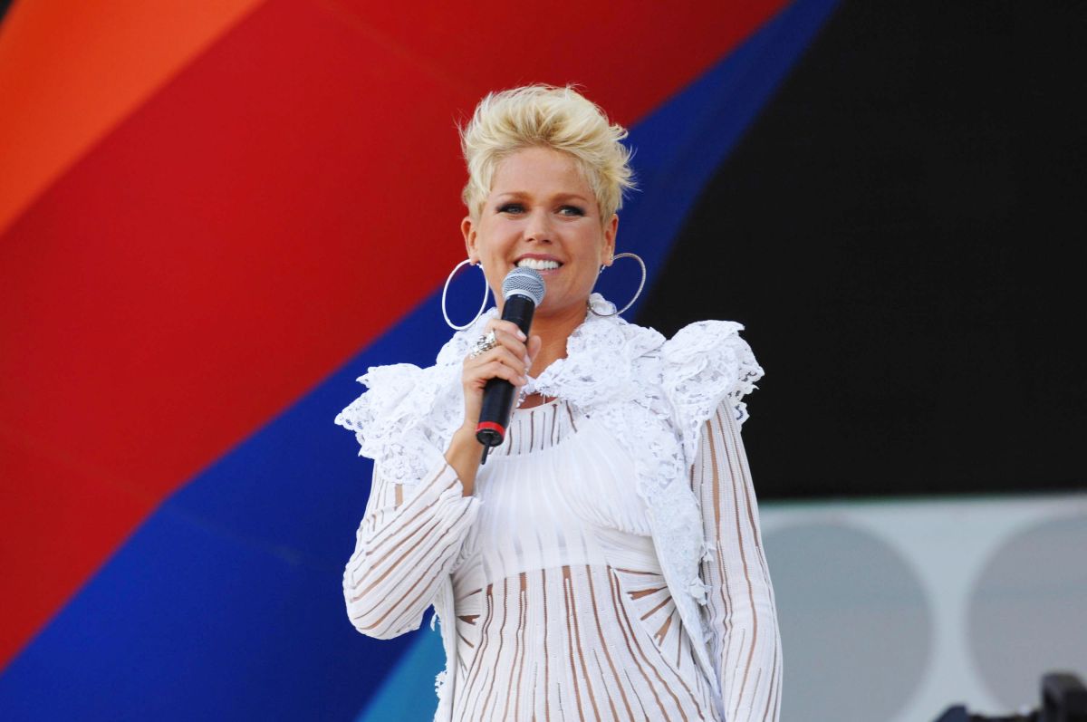 Xuxa Meneghel en un concierto en Brasil en 2006. 