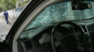 VIDEO: Hombre ataca a mecánico por supuesto mal trabajo en su auto en Argentina