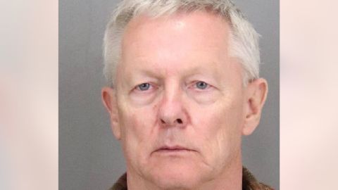 Hombre acusado de dispararle a un huésped afroamericano de su Airbnb en California, porque pensó que era un ladrón