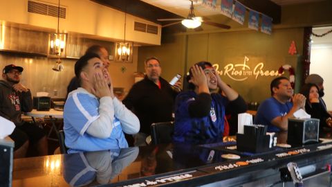 Los aficionados latinos sufrieron durante el partido de EEUU contra Países Bajos.