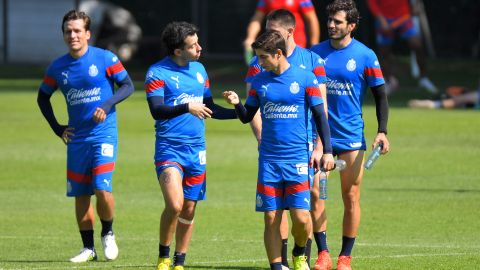 Jugadores de Chivas en entrenamiento de pretemporada en Verde Valle.