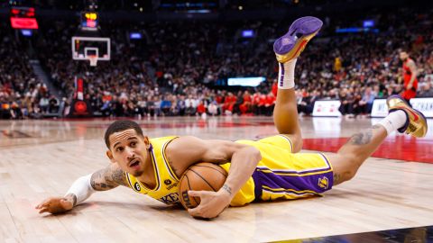 Juan Toscano se lesionó y será baja para los Lakers.