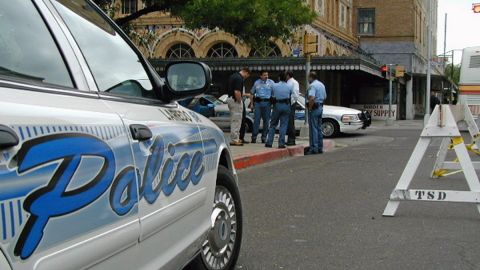 Jurado se desmaya al ver las horribles fotos de la autopsia durante el juicio contra asesino en serie miembro de la Patrulla Fronteriza