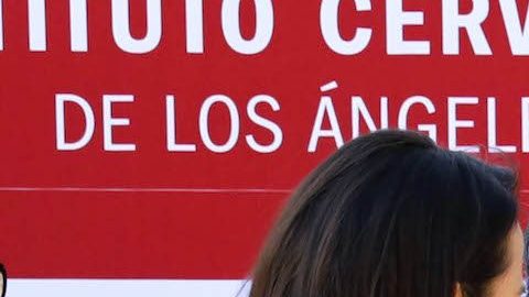 Kate del Castillo y Eugenio Derbez en la inauguración del Instituto Cervantes junto a la reina Letizia de España.