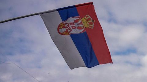 Kosovo cerró su mayor paso fronterizo con Serbia mientras crecen las posibilidades de una guerra