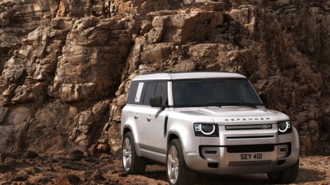 Conoce qué trae Land Rover con su modelo Defender 130 tras éste completo análisis de Siempre Auto
