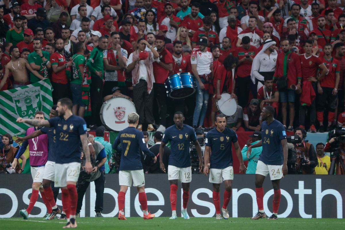 La Selección de Francia celebra el segundo gol contra Marruecos en semifinales.