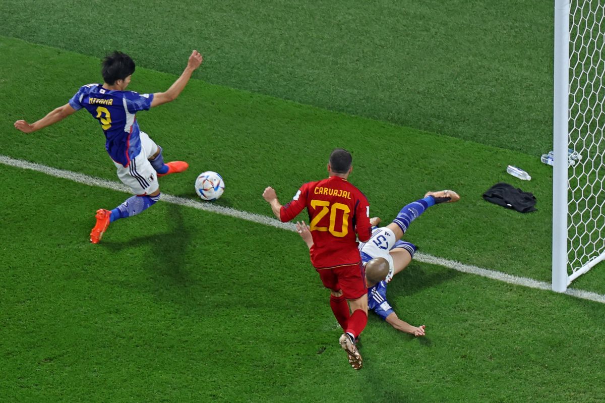 The controversial play that started Japan’s comeback goal over Spain and that the VAR ended up validating