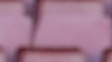 Lionel Messi celebra con la camiseta de Newells un gol del Barca en homenaje a Maradona.