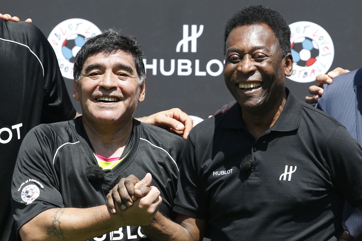 El día que Pelé le cantó a Maradona y hasta jugaron juntos en un programa  de televisión - La Opinión