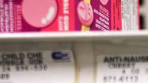 Medicamentos como Tylenol, Motrin, acetaminofeno, ibuprofeno y aspirina ahora se venden más caros