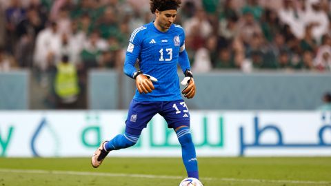 Memo Ochoa con la Selección de México.