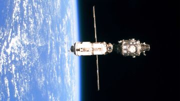 Meteorito pudo haber dañado una nave rusa acoplada a la Estación Espacial Internacional