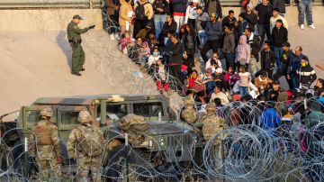 Mujer entró en labor de parto mientras la Guardia Nacional armada repelía migrantes en la frontera