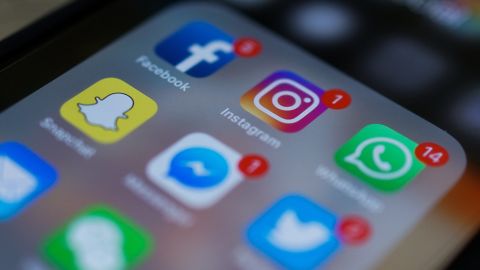 Nuevo estudio relaciona la pobreza con una mayor adicción a las redes sociales