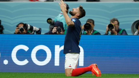 Olivier Giroud celebra su gol contra Inglaterra.