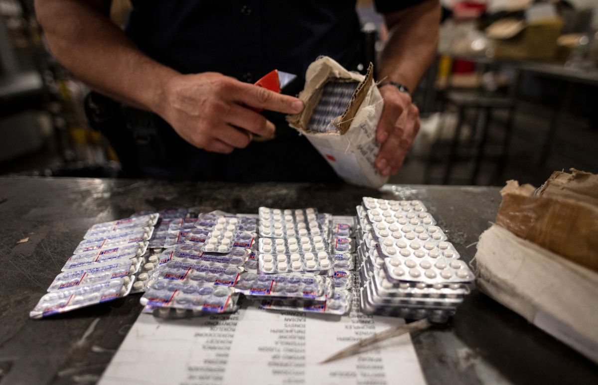 Los acusados vendieron 123,188 pastillas de fentanilo, más de 143 kilogramos de metanfetamina, heroína de alquitrán negro y cocaína.