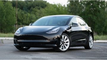 Tesla Model 3 podría estar cerca de renovar su imagen, de acuerdo con información proporcionada por Reuters