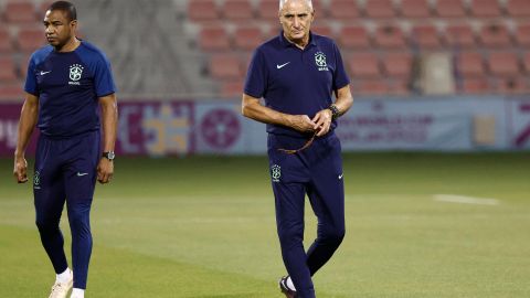 Tite dirigiendo un entrenamiento de Brasil.