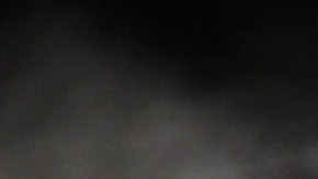 Un camión con la leyenda Toyo Tires se volteó en una rampa y aterrizó sobre una SUV y otro camión de un accidente previo en el cruce de las autopistas 14 y 5 en Santa Clarita provocando tres heridos