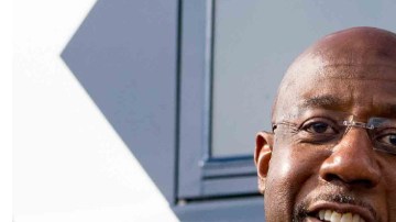 Warnock tiene una ligera ventaja sobre Walker a unos días de la segunda vuelta en Georgia.