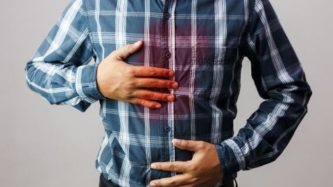 Esta enfermedad se puede tratar evitando consumir grasas, chocolate, café, té, alcohol, tabaco y bebidas gaseosas