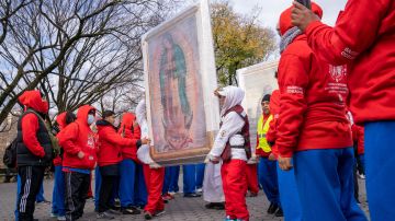 Fervor católico en Nueva York, creyentes de la Virgen de Guadalupe toman calles hasta con bicicletas