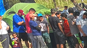 Inmigrantes que quedaron varados en la frontera de México pedirán al gobierno de Canadá que les brinde asilo.