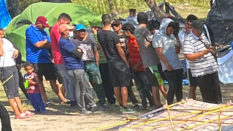 Inmigrantes que quedaron varados en la frontera de México pedirán al gobierno de Canadá que les brinde asilo.