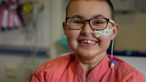 Una terapia revolucionaria logra remitir el cáncer incurable de una niña de 13 años