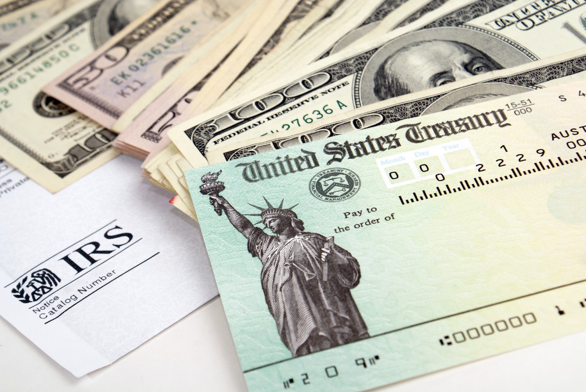 A partir del 1 de enero de 2023, el IRS aumentará la tasa de interés que paga a los cónyuges que no hayan recibido su reembolso de impuestos de 2021 al 7 %.
