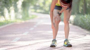 Cómo caminar o correr hacia atrás puede ser excelente para tus rodillas