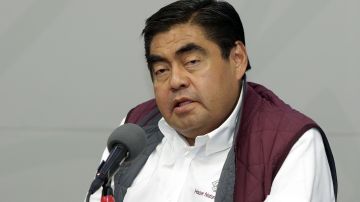 Muere gobernador de Puebla en México en medio de rumores y posible infarto